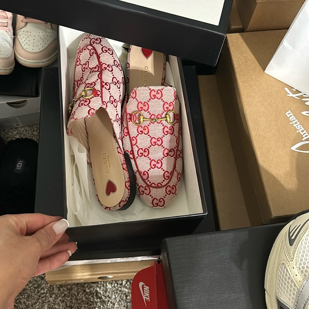 Size 39.5 
Gucci loafers 
Valentine’s edition